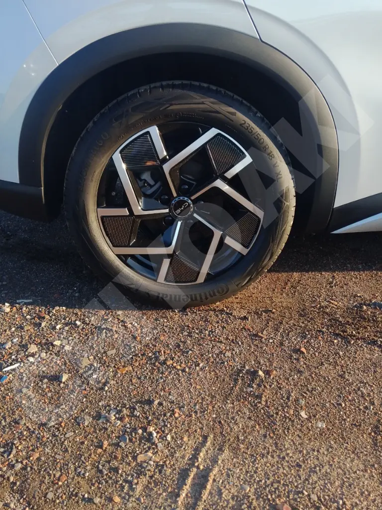BYD ATTO 3 view 12