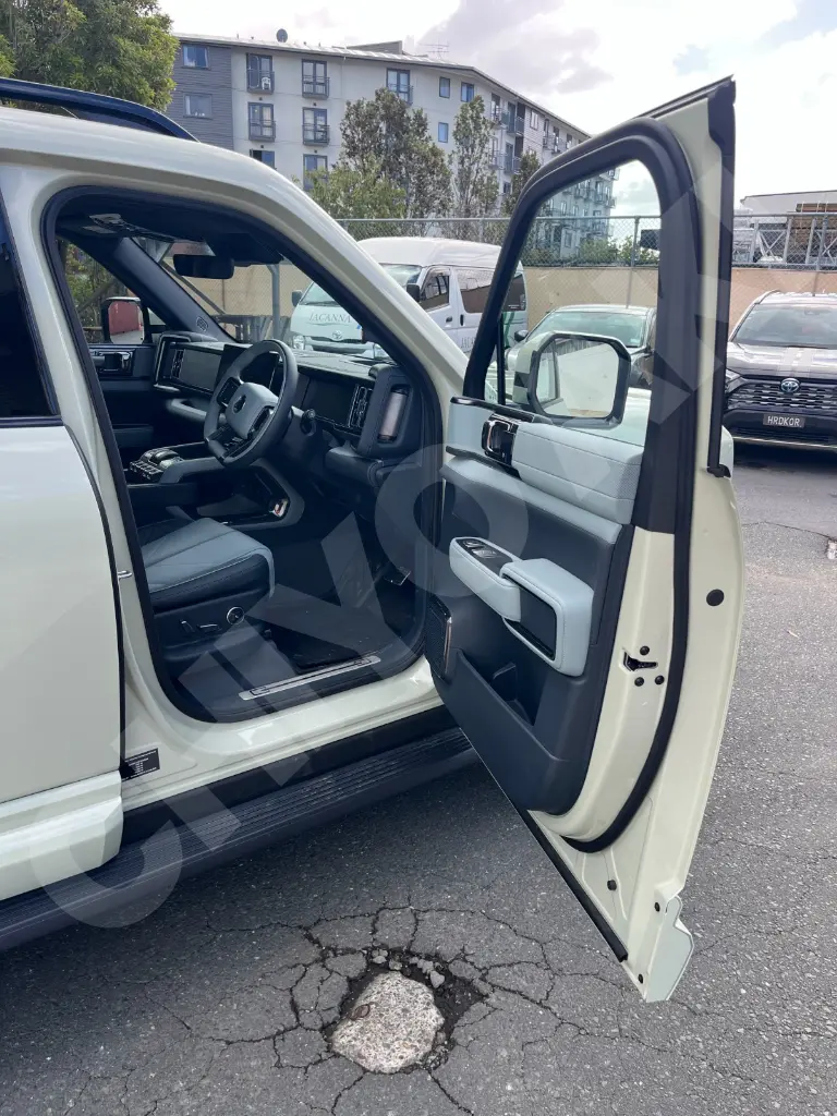 BYD DENZA B5 view 8