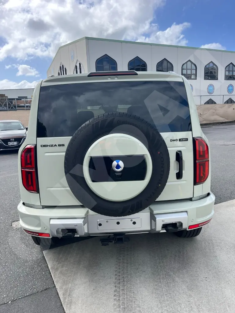 BYD DENZA B5 view 4