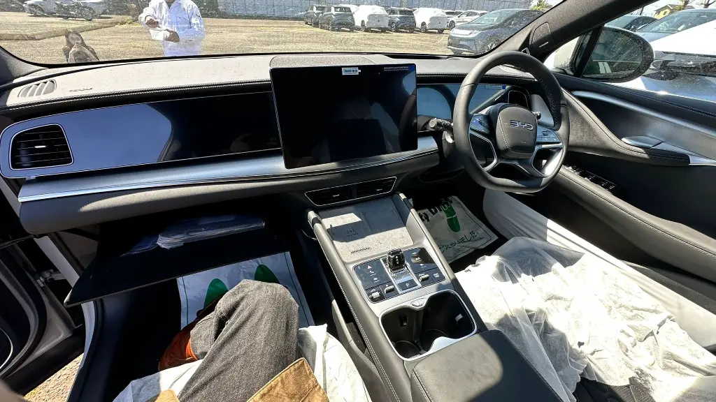 BYD SEALION 7 view 8