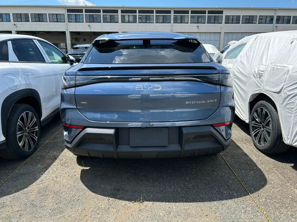 BYD SEALION 7 view 5