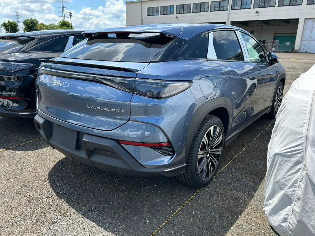BYD SEALION 7 view 3