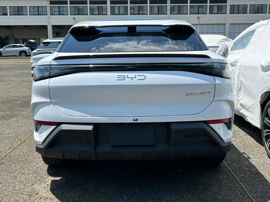 BYD SEALION 7 view 2