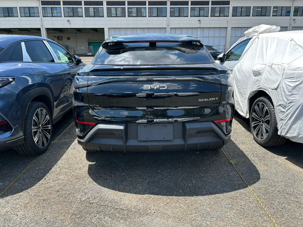 BYD SEALION 7 view 2