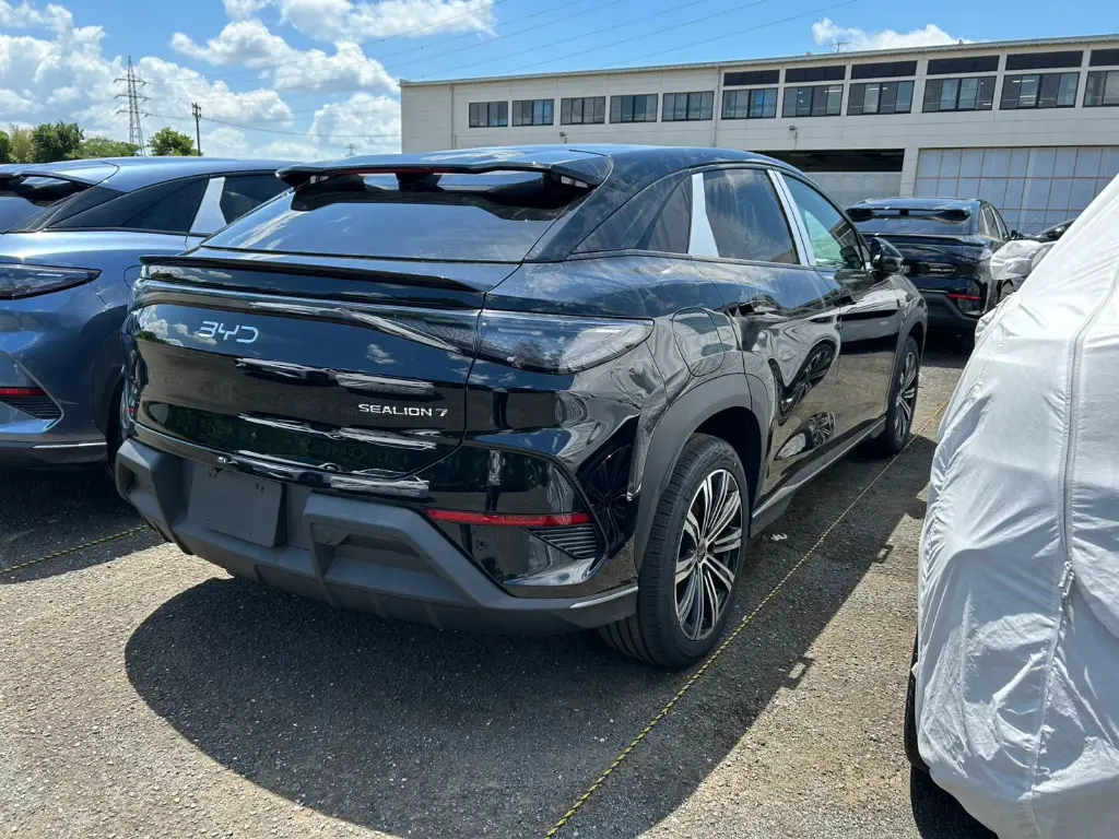 BYD SEALION 7 view 3