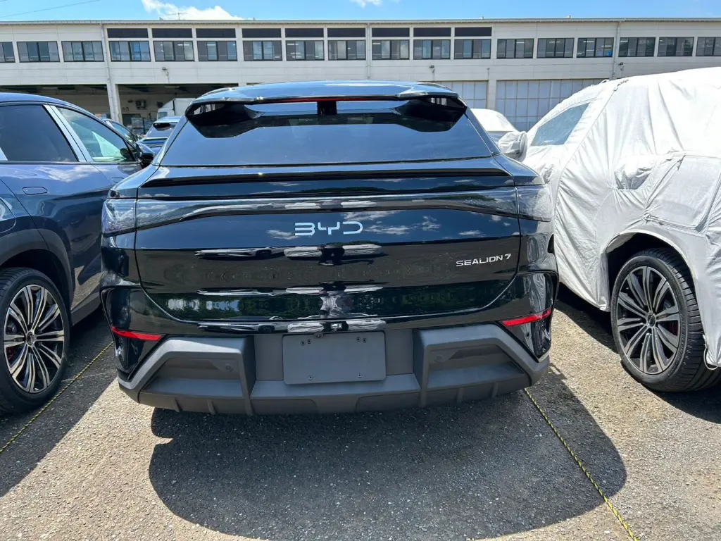 BYD SEALION 7 view 2