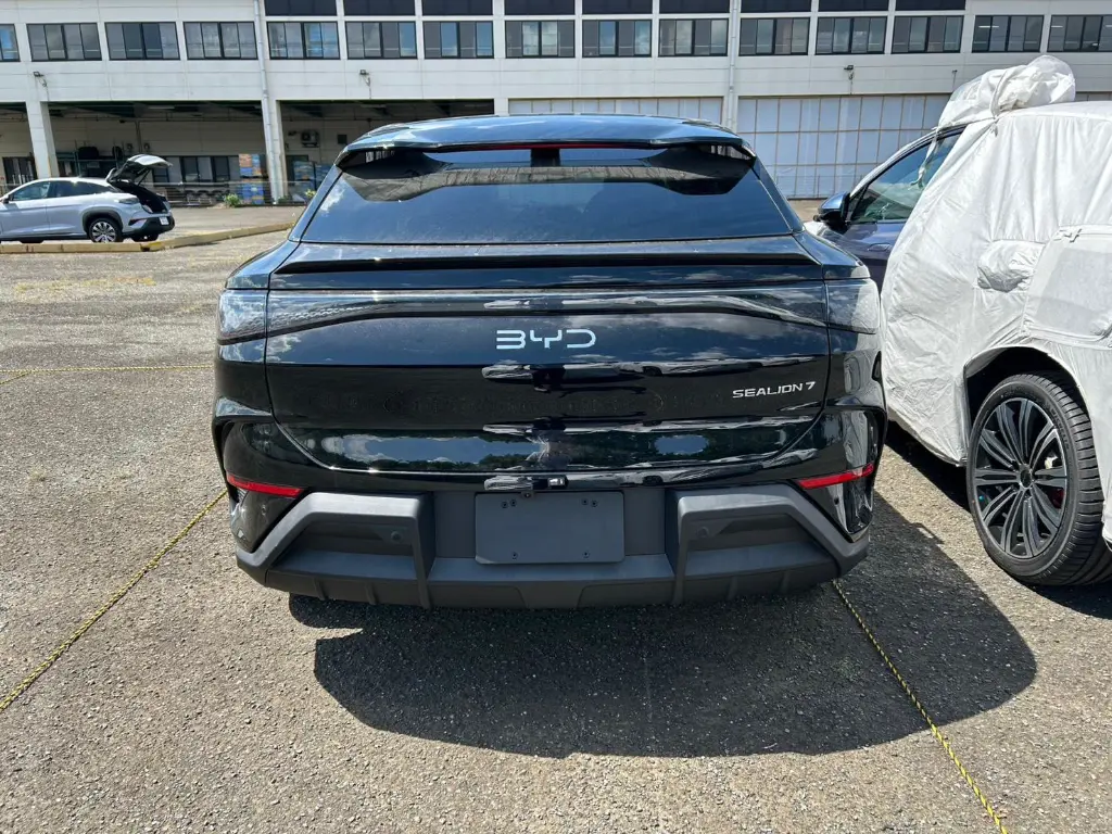 BYD SEALION 7 view 3