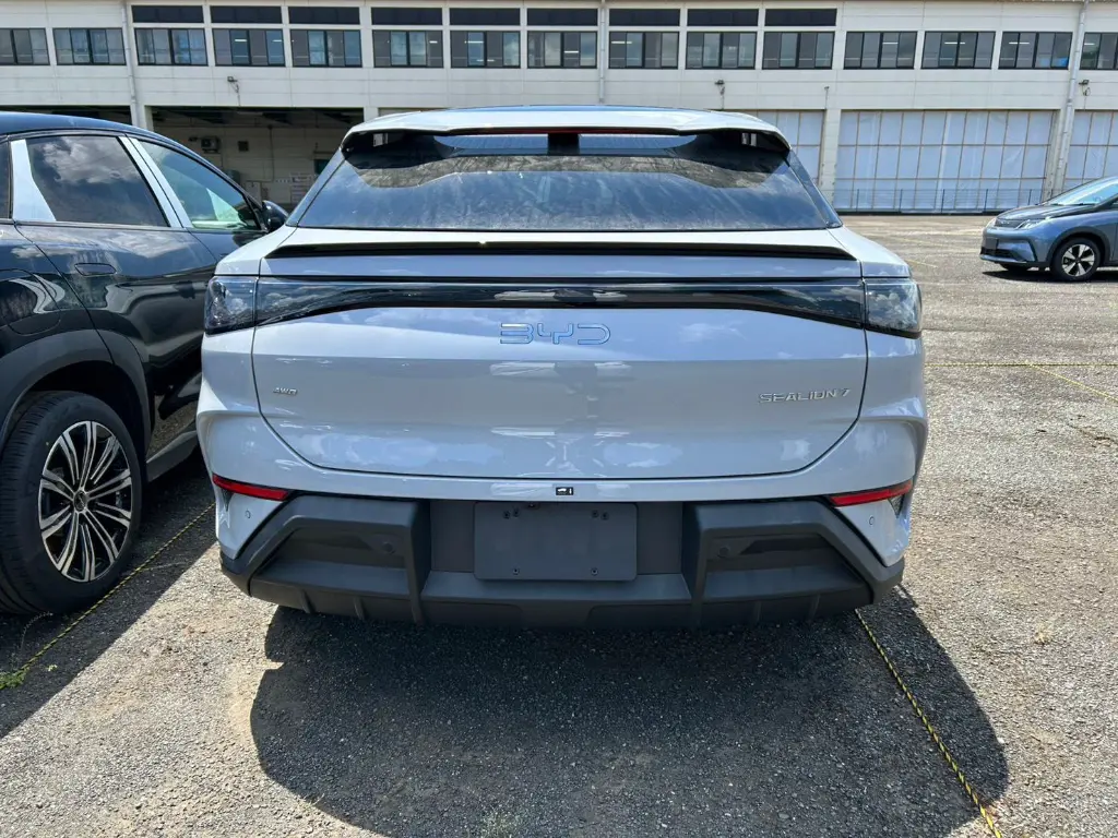 BYD SEALION 7 view 4