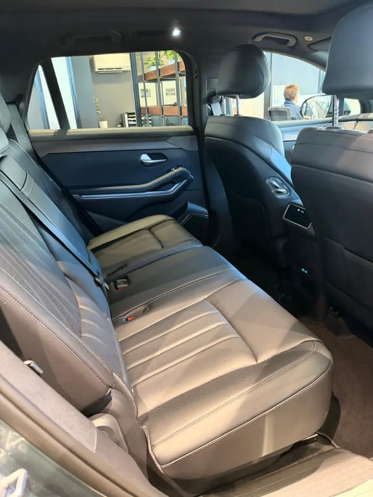 BYD SHARK 6 view 3