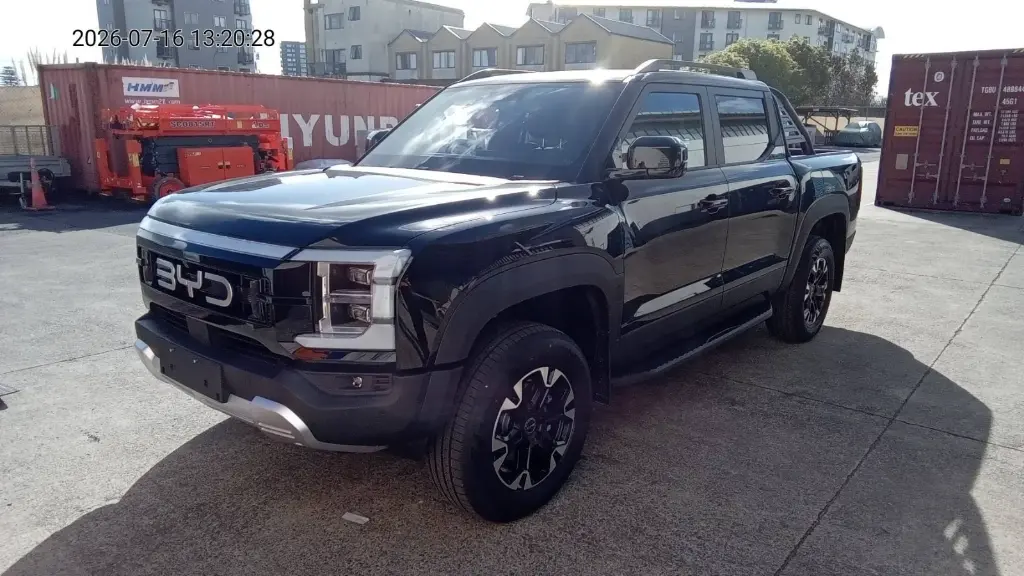 BYD SHARK 6 view 2