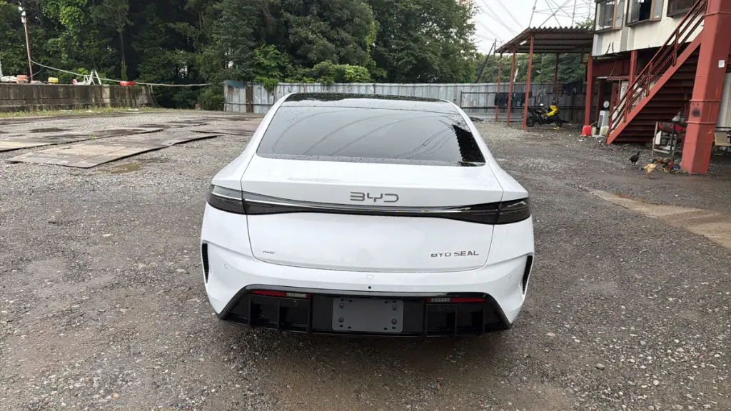BYD SEAL view 5