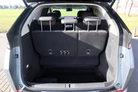 XPENG X9 view 5