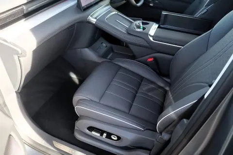 XPENG X9 view 10