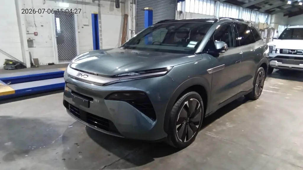 BYD SEALION 8 view 3