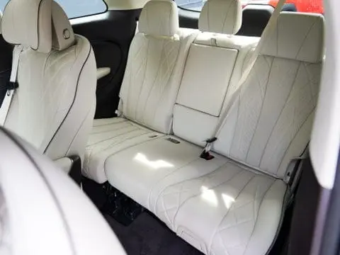 BYD DENZA D9 view 12