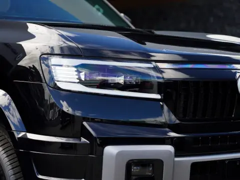 BYD DENZA B8 view 2