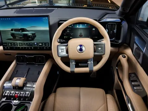 BYD DENZA B8 view 6