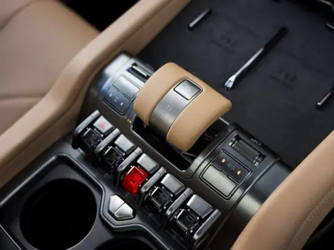 BYD DENZA B8 view 10