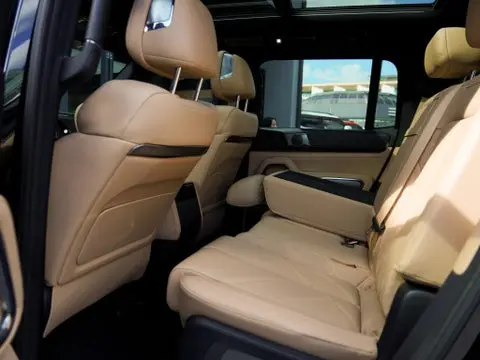 BYD DENZA B8 view 11