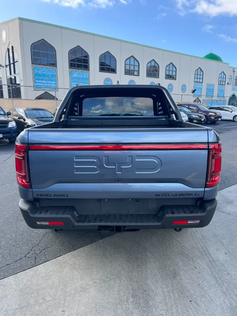 BYD SHARK 6 view 5