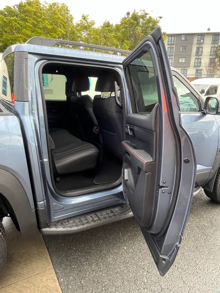 BYD SHARK 6 view 10