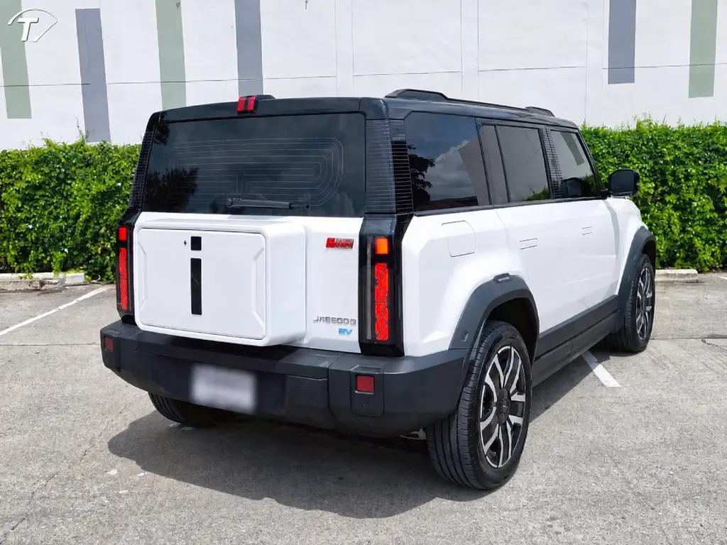 JAECOO J6 EV view 3