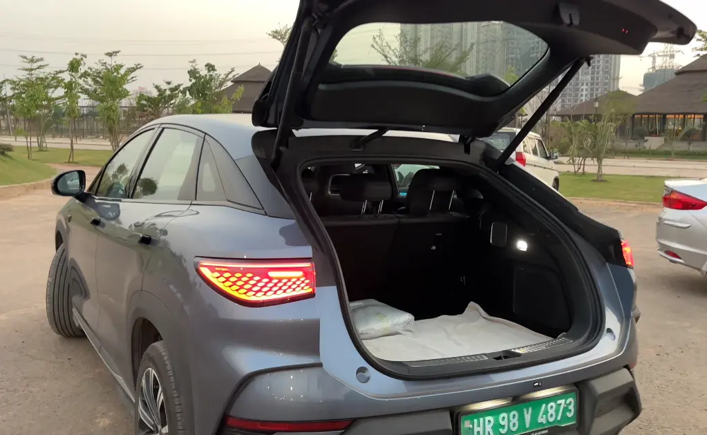 BYD SEALION 7 view 3